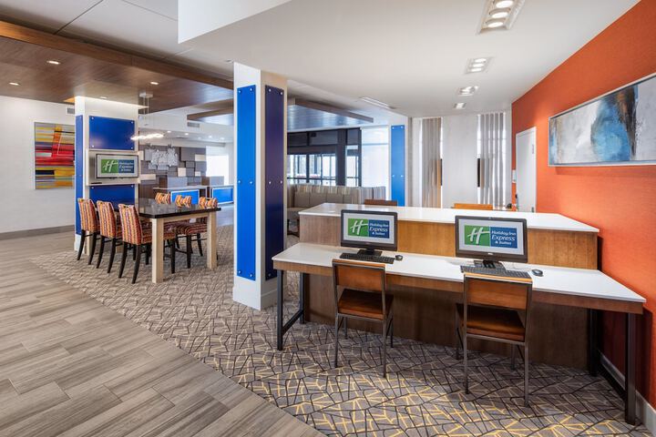 Holiday Inn Express & Suites East Peoria - Riverfront, An IHG Hotel - thumb 4