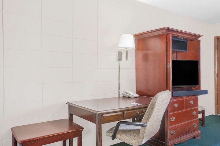 Knights Inn Ft. Madison - thumb 5