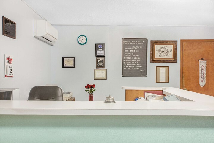 Knights Inn Ft. Madison - thumb 2