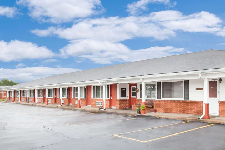 Knights Inn Ft. Madison - thumb 1