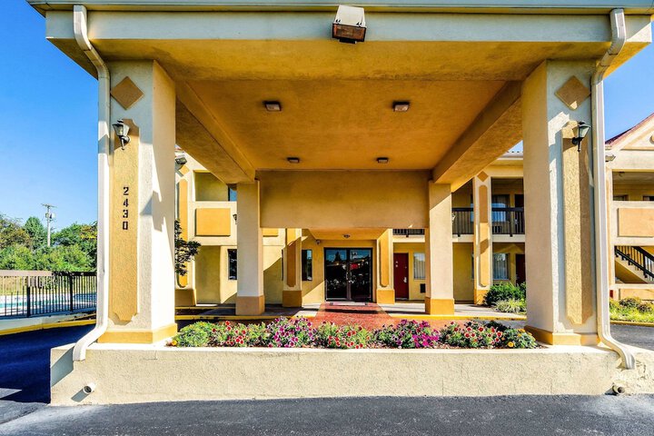 Econo Lodge Christiansburg-Blacksburg I-81 - thumb 2