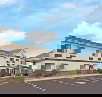 Super 8 by Wyndham Defiance - Accommodation Indiana