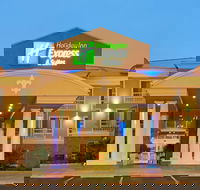 Holiday Inn Express  Suites Alexandria an IHG Hotel - Accommodation Indiana