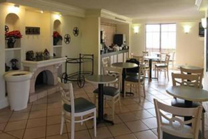 La Quinta Inn Harlingen - thumb 1