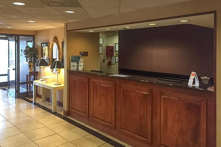 Econo Lodge - thumb 2