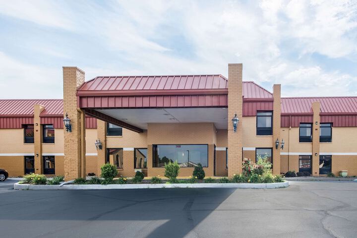 Quality Inn & Suites University Area - thumb 1