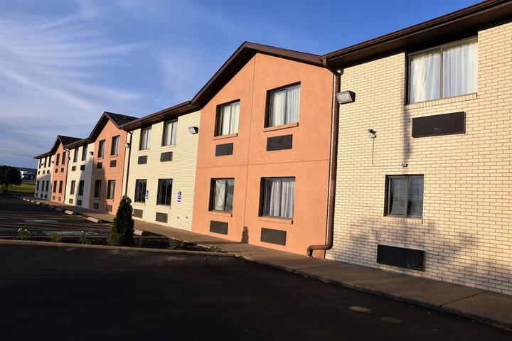 Quality Inn & Suites Metropolis I-24 - thumb 1