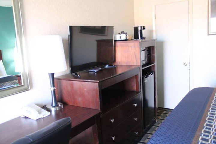 Budget Inn - thumb 3