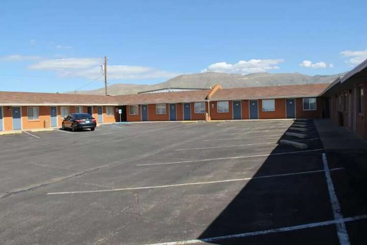 Budget Inn - thumb 1