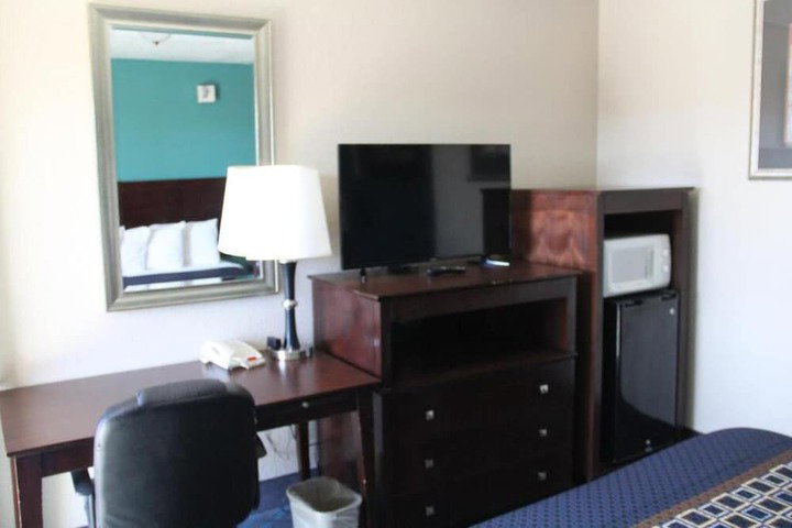 Budget Inn - thumb 2