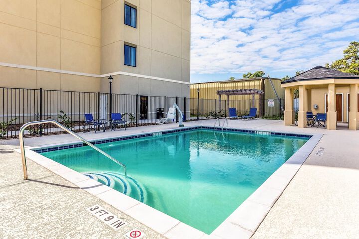 Comfort Suites - thumb 4