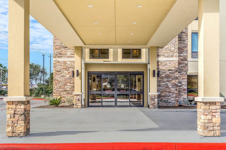 Comfort Suites - thumb 2