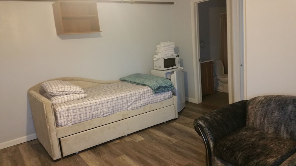 12 Ashworth Ave - thumb 5