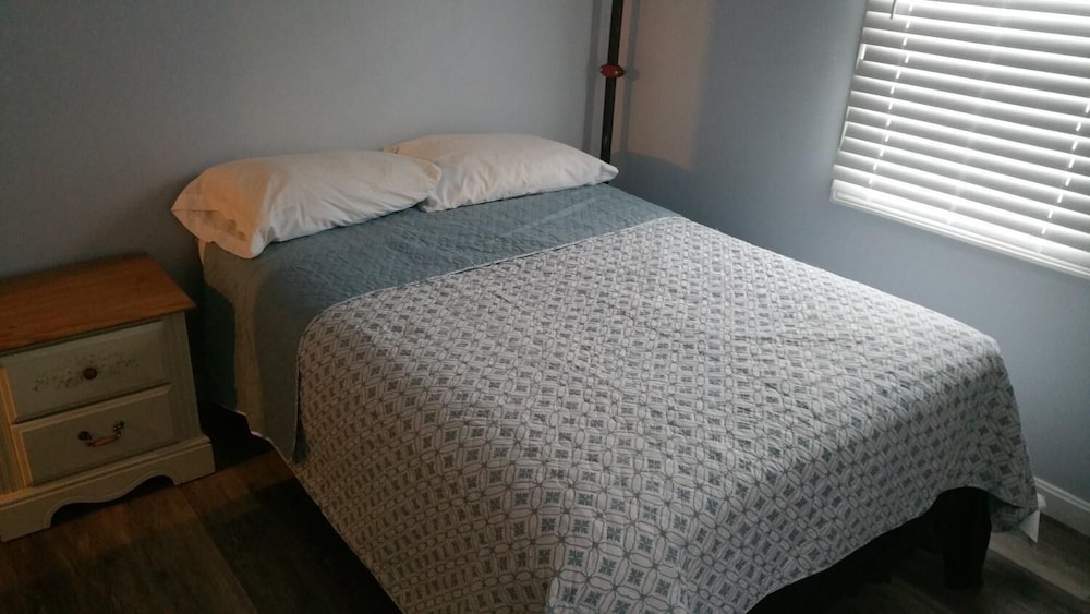 12 Ashworth Ave - thumb 2