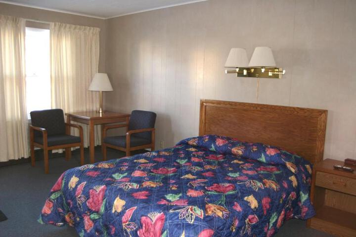 Bluffs Inn - thumb 3