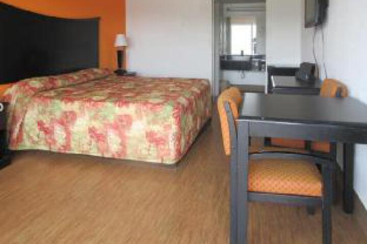 Econo Lodge - thumb 0