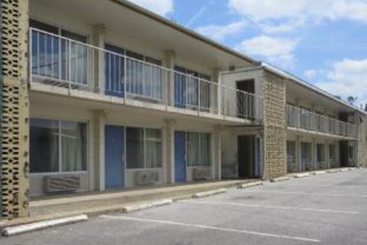 Econo Lodge - thumb 1