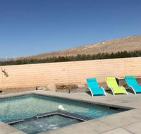 Gorgeous 3 Bedroom Home with Pool - Accommodation Indiana