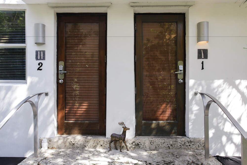 Zen 1BR In SoBe - thumb 3