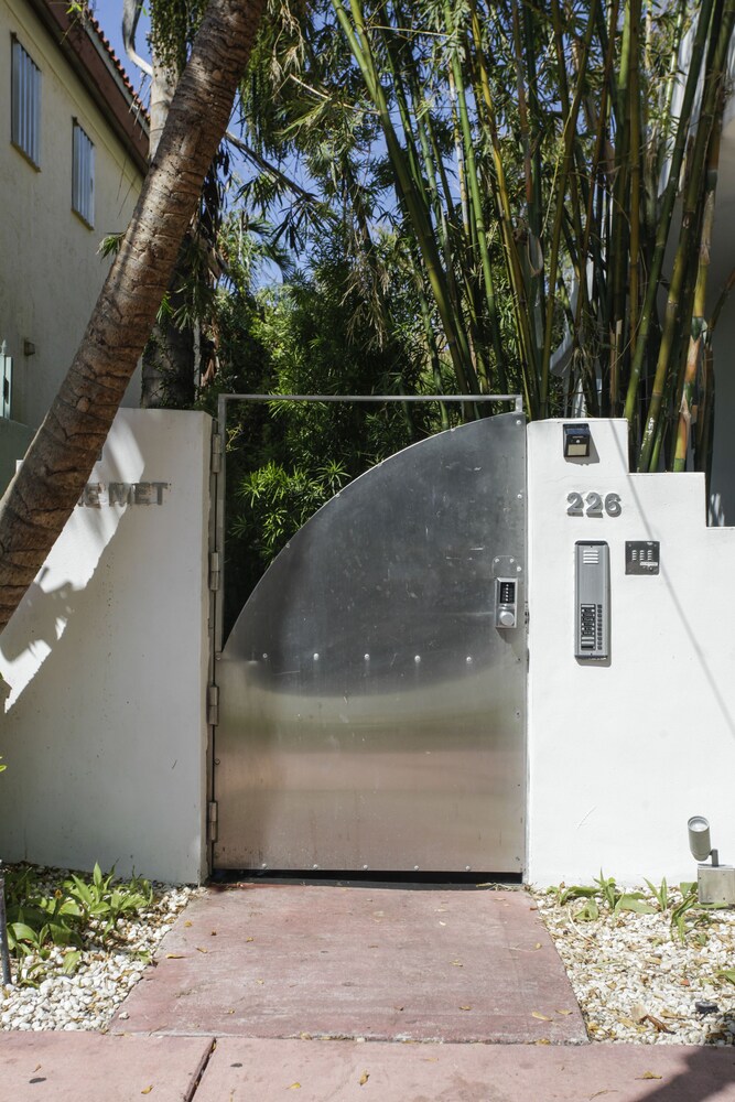 Zen 1BR In SoBe - thumb 1