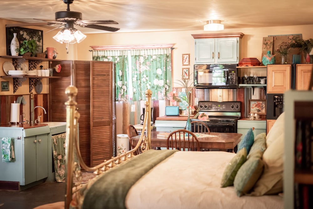 The Rusted Poppy Inn - thumb 6