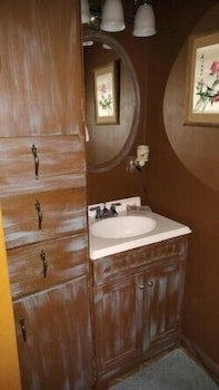 The Rusted Poppy Inn - thumb 4