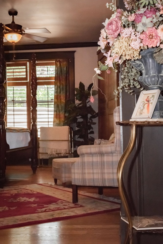 The Rusted Poppy Inn - thumb 3