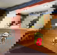 Super 8 by Wyndham Mansfield - Accommodation Indiana