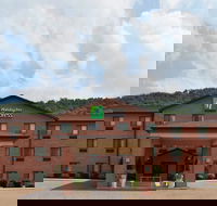 Holiday Inn Exp Chester WV an IHG Hotel - Accommodation Indiana