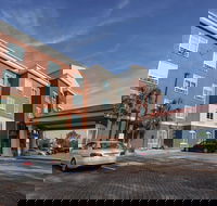 Holiday Inn Express and Suites Savannah - Midtown an IHG Hotel - Accommodation Indiana