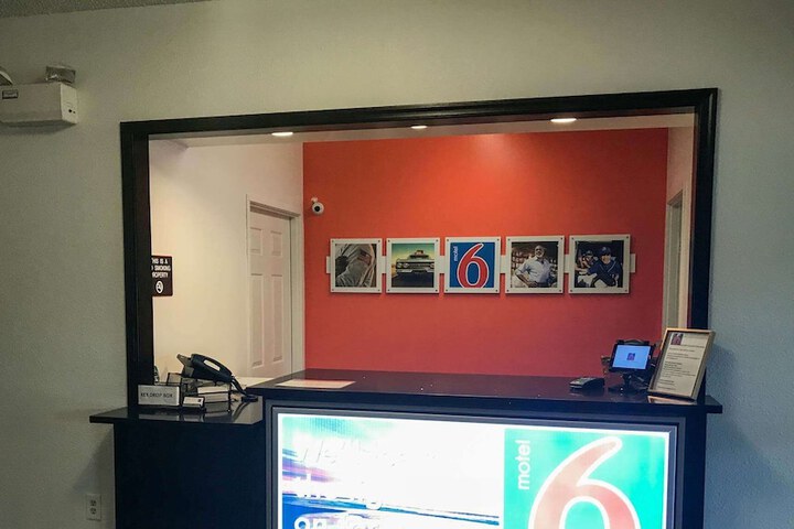 Motel 6 Bloomsburg, PA - thumb 3