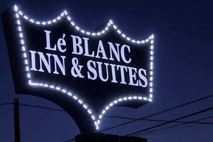 Le Blanc Inn & Suites - thumb 4