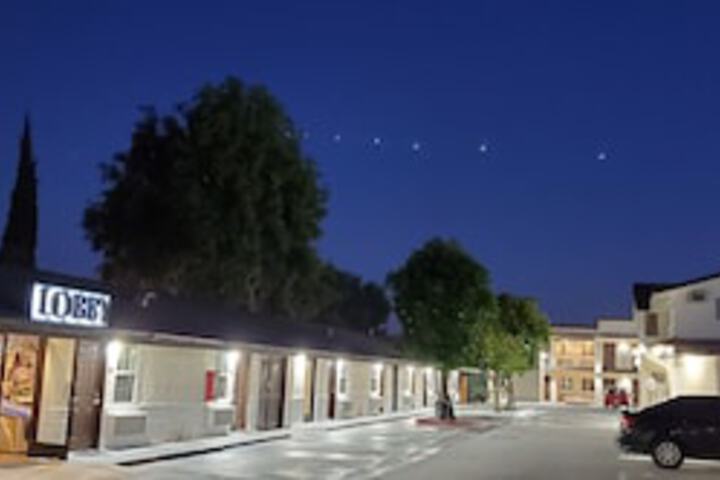 Le Blanc Inn & Suites - thumb 0