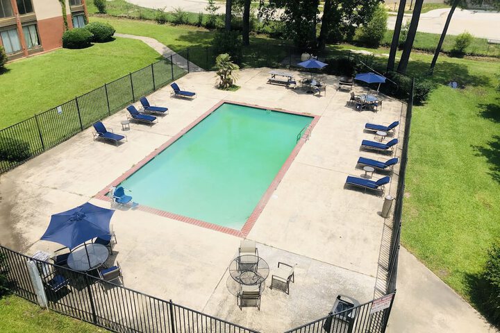 The Grand Hotel Spindletop - thumb 1