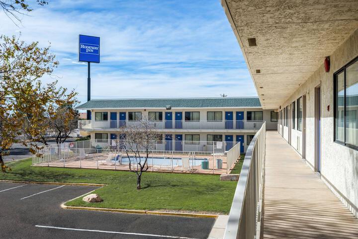 Rodeway Inn - thumb 0