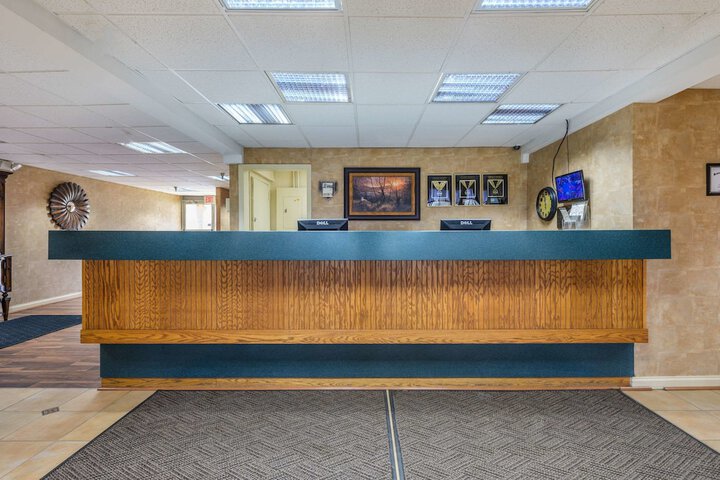 Econo Lodge Inn & Suites Triadelphia - Wheeling - thumb 3
