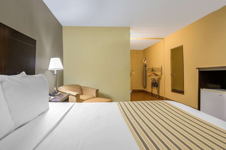 Econo Lodge Inn & Suites Triadelphia - Wheeling - thumb 5