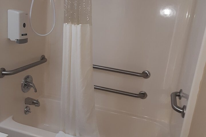 AmazInn & Suites - thumb 5