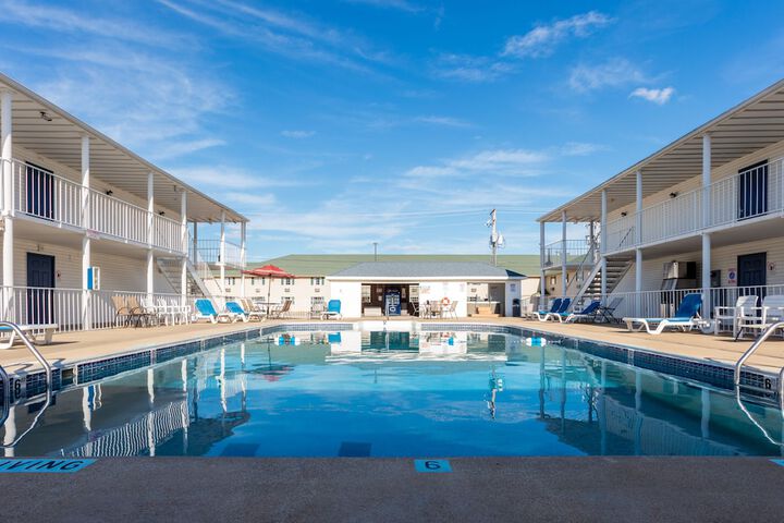 AmazInn & Suites - thumb 2