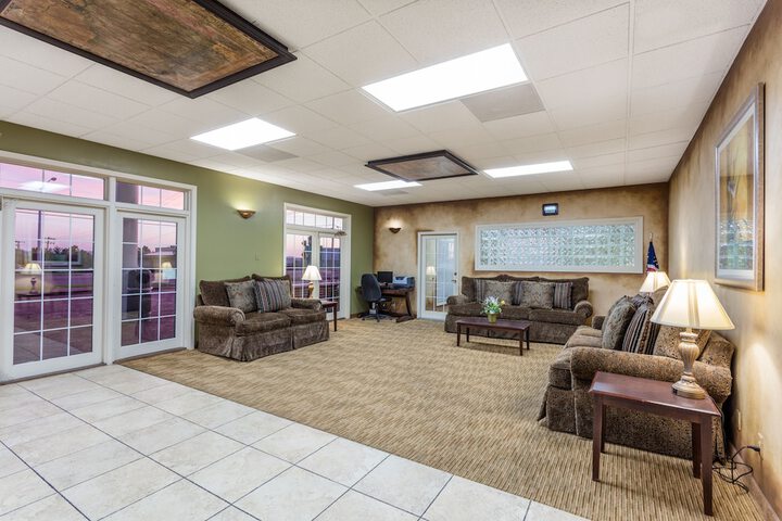 AmazInn & Suites - thumb 4