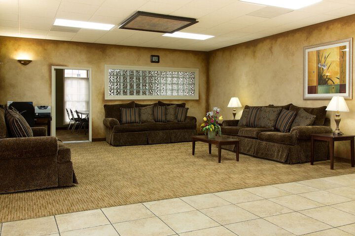 AmazInn & Suites - thumb 3