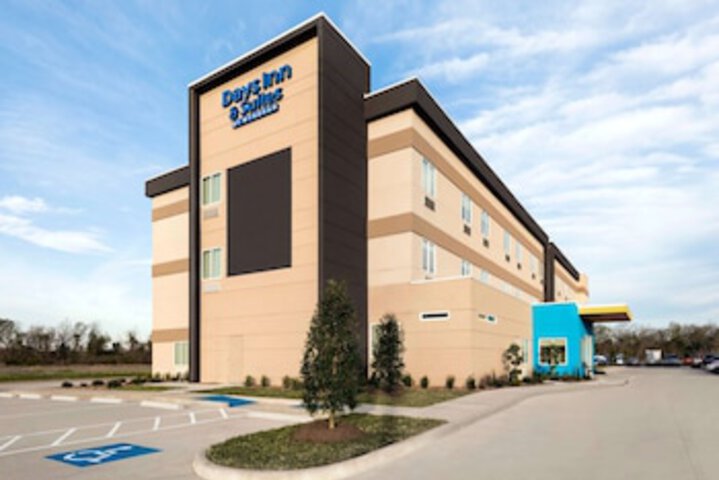 Days Inn & Suites By Wyndham Beaumont West / I-10 & Walden - thumb 0