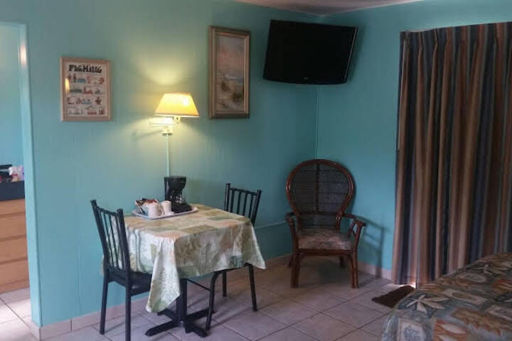 Royal Hawaiian Motel Botel - thumb 6