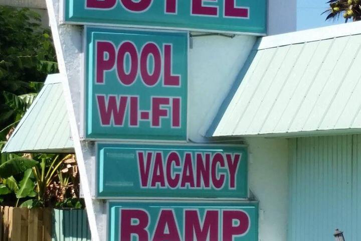 Royal Hawaiian Motel Botel - thumb 0