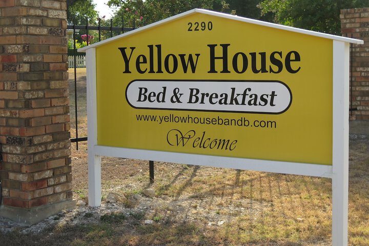 Yellow House Bed And Breakfast - thumb 2