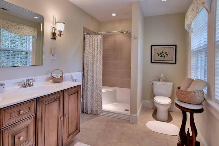 Bentley Manor Inn - thumb 3