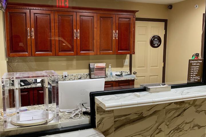 Motor City Inn & Suites - thumb 3