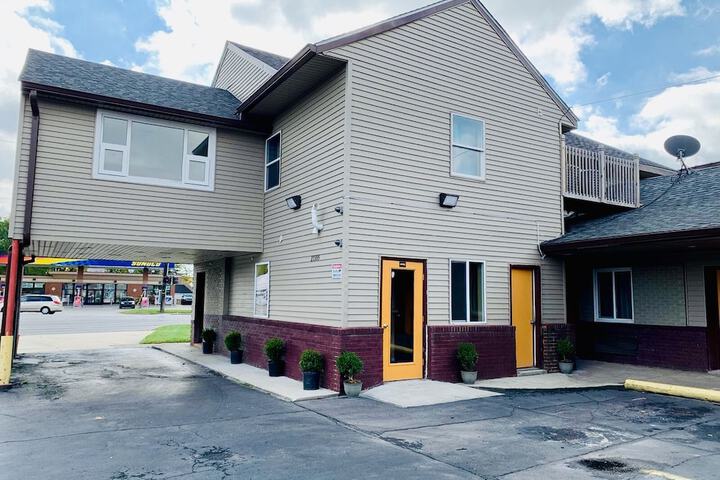 Motor City Inn & Suites - thumb 2
