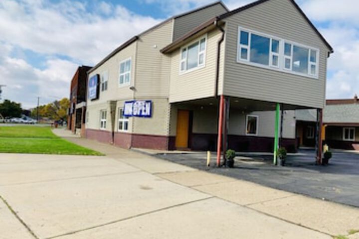 Motor City Inn & Suites - thumb 0