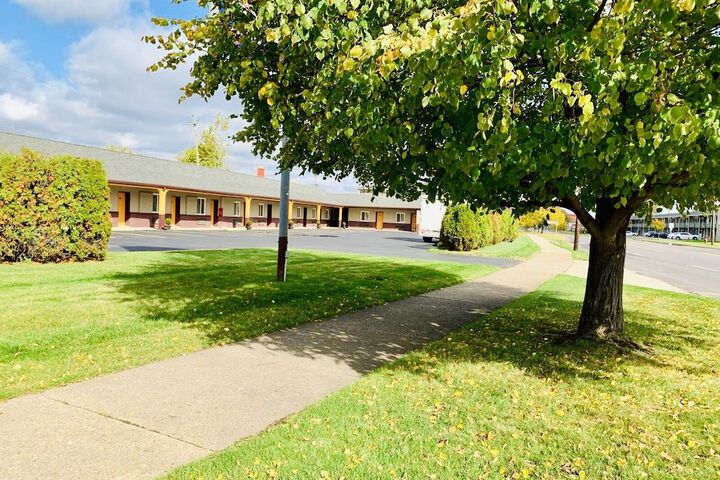 Motor City Inn & Suites - thumb 1